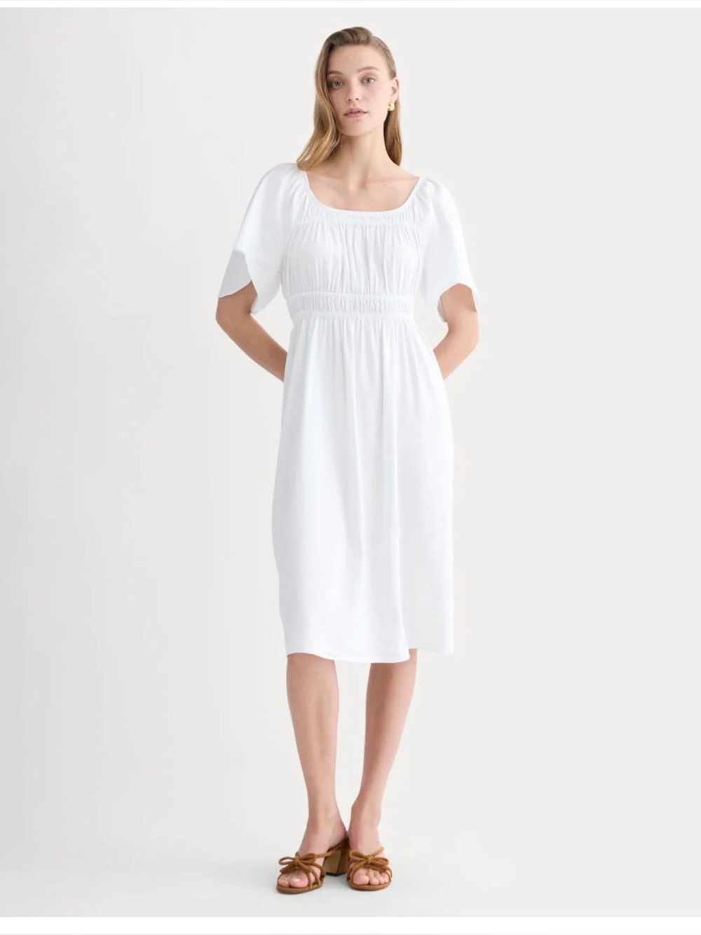 THE FLUTTER-SLEEVE DRESS IN STRETCH LINEN